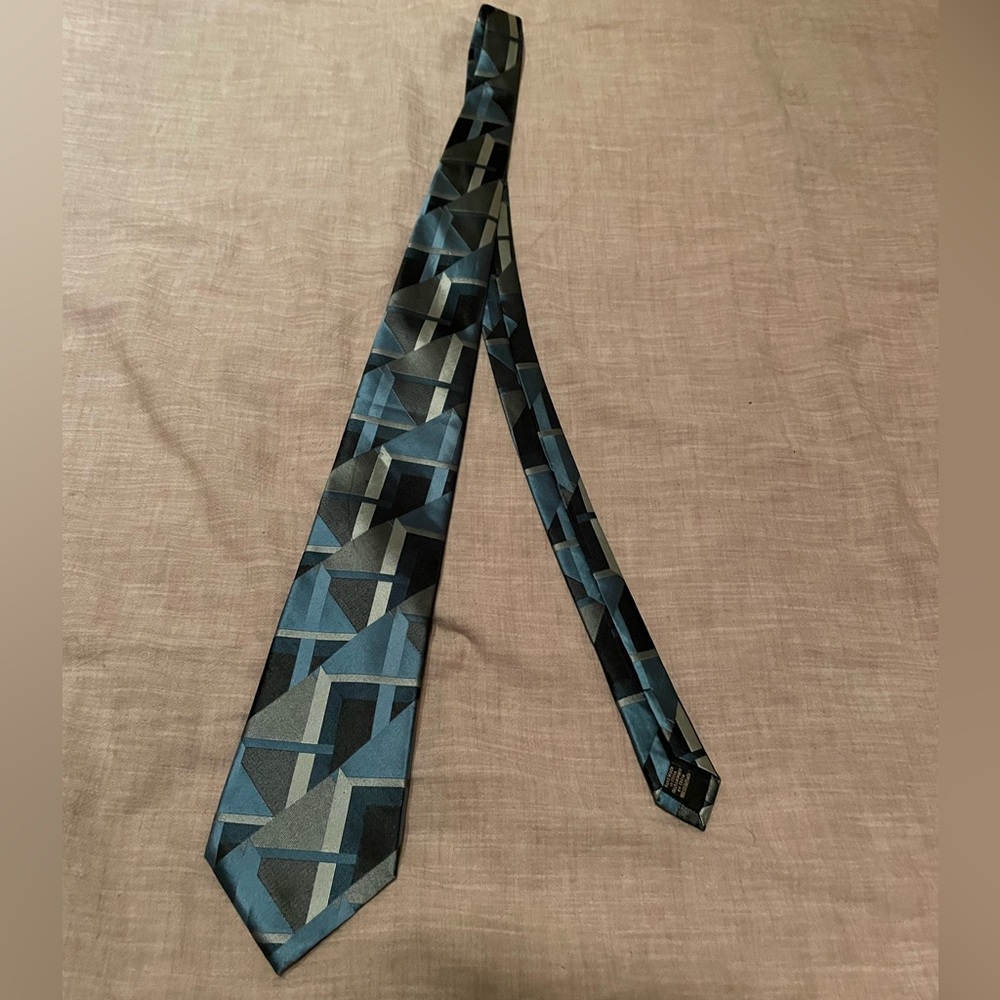 Van Heusen Blue patterned tie